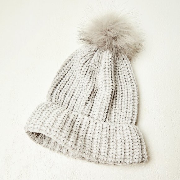 JULES KAE Pom Beanie NWT - Alltrue Box - Picture 1 of 4